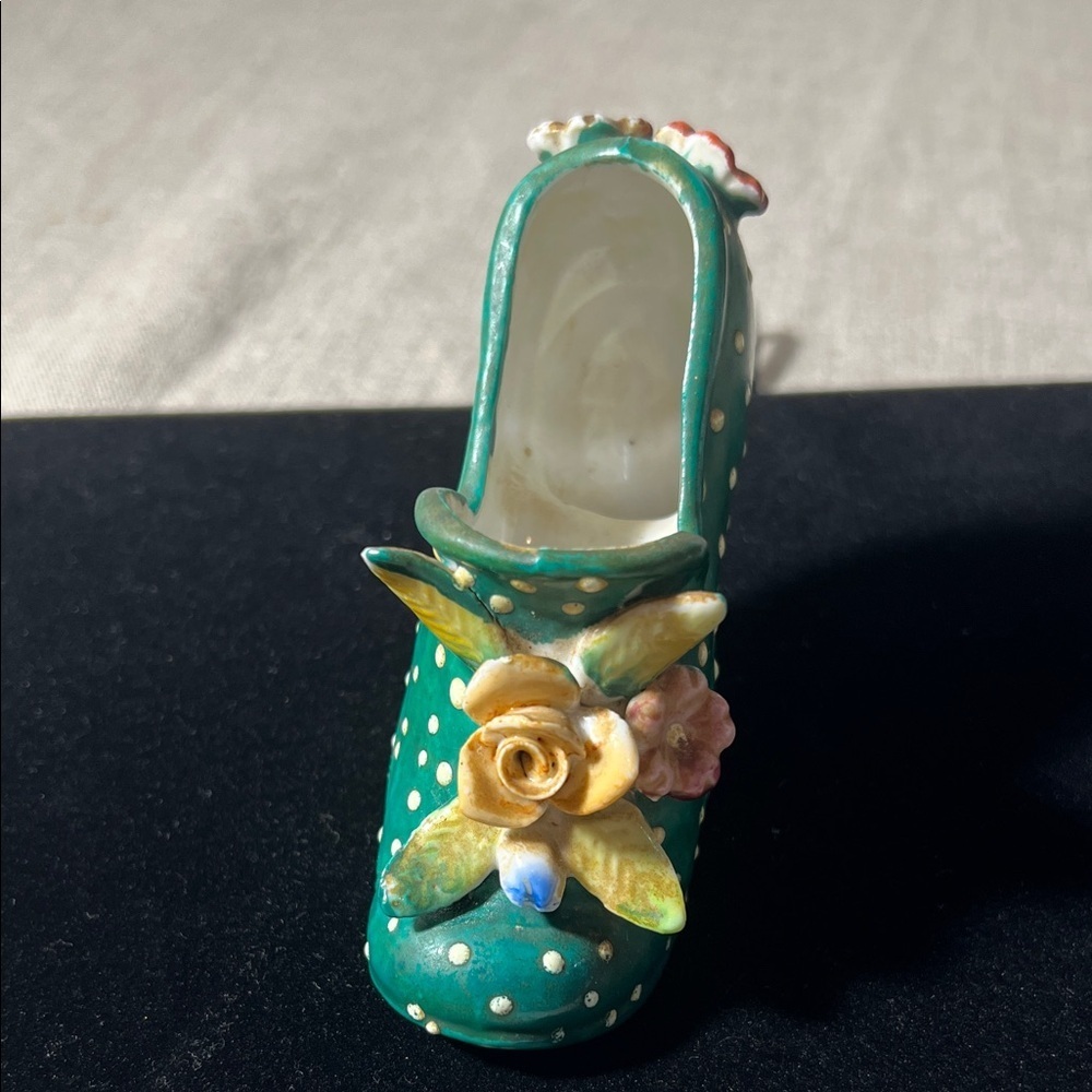 Floral Green Polka Dot Women's Shoe. KK574